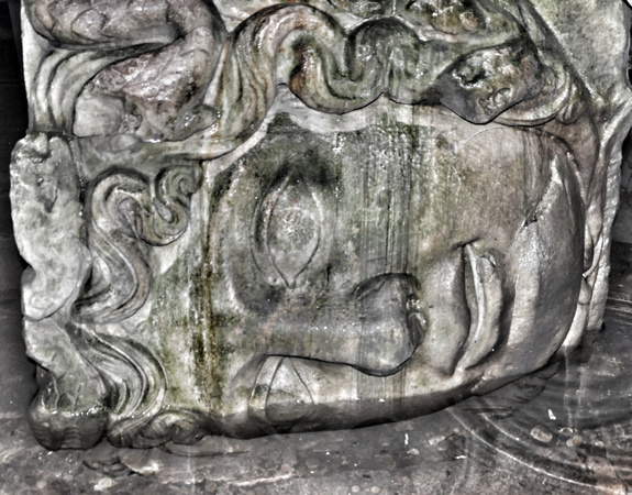 pillar head basilica cistern istanbul
