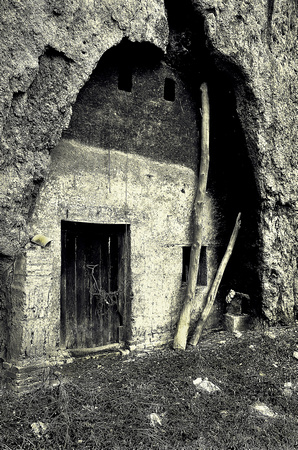 cave dwelling xian